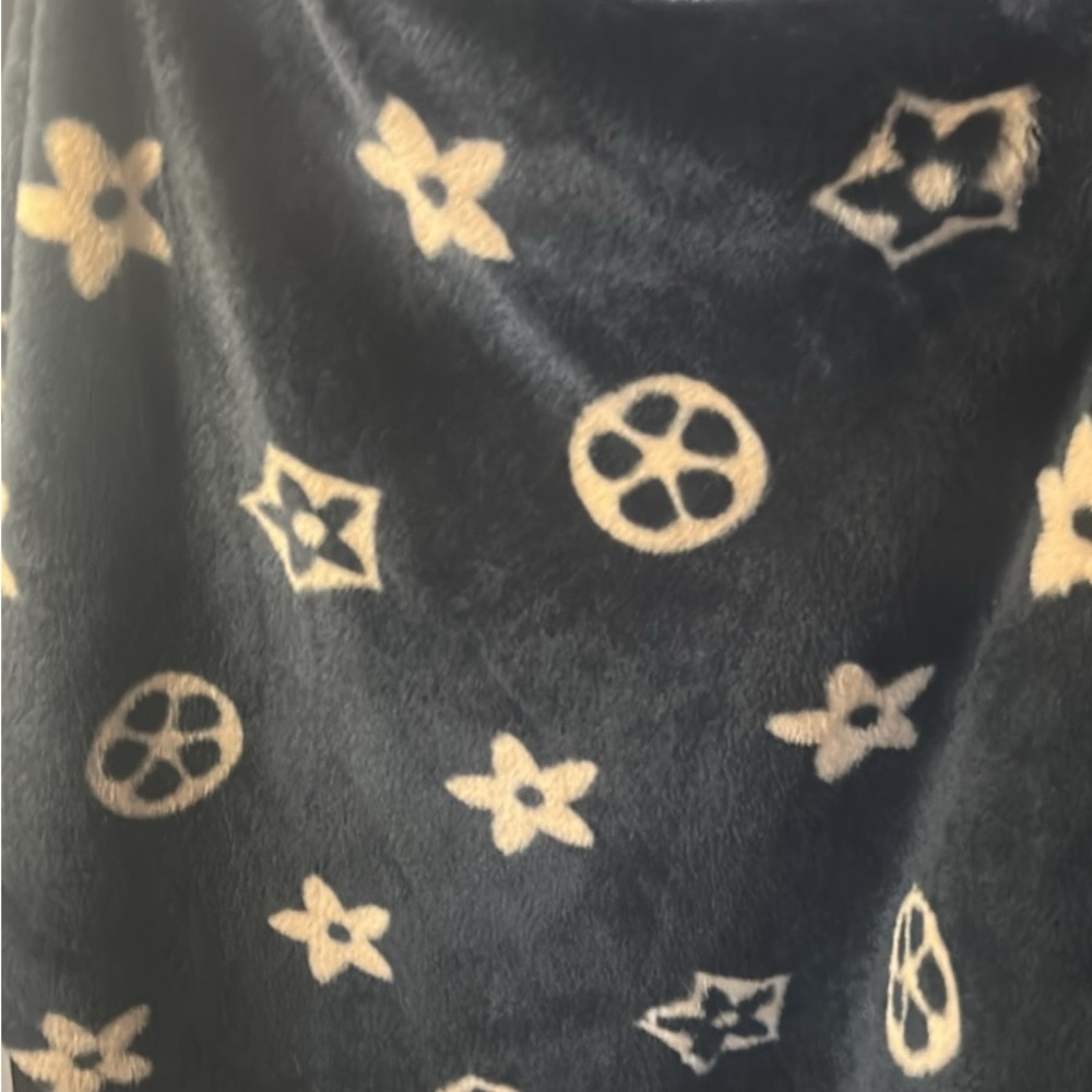 Black and Cream Patterned Shawl